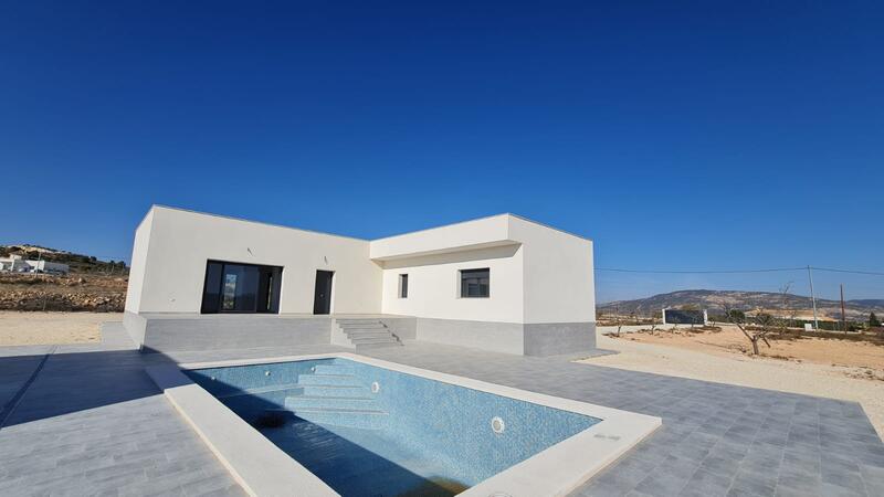 Villa en venta en Pinoso, Alicante