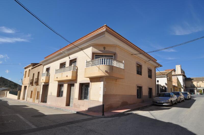 Townhouse for sale in Algueña, Alicante