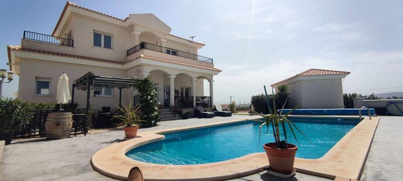4 Cuarto Villa en venta