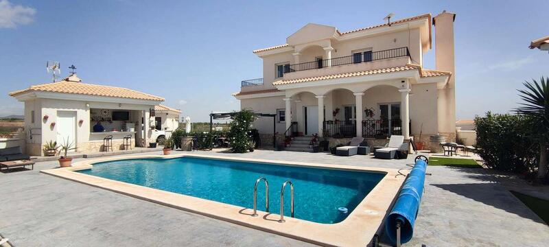 4 Cuarto Villa en venta