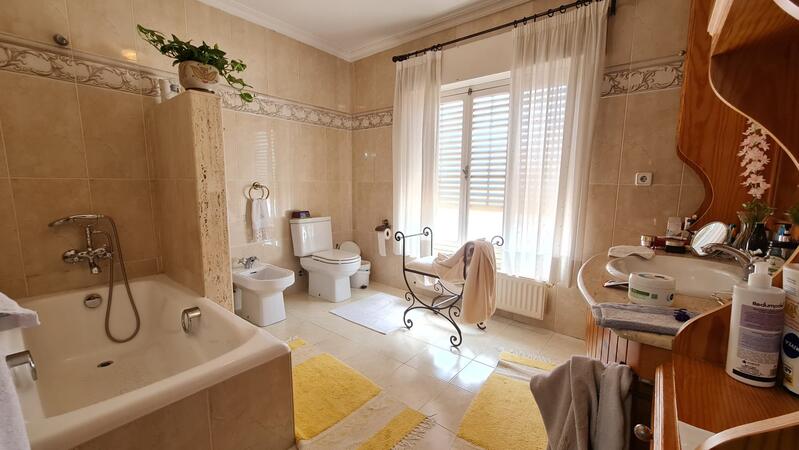 8 Cuarto Villa en venta