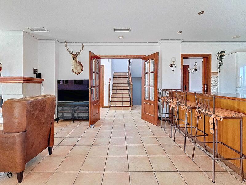 6 bedroom Villa for sale