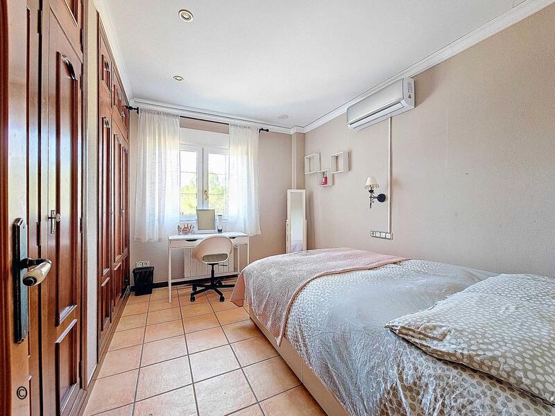 6 bedroom Villa for sale