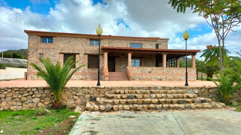 Villa Te koop in Aspe, Alicante