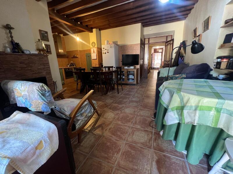 5 bedroom Townhouse for sale