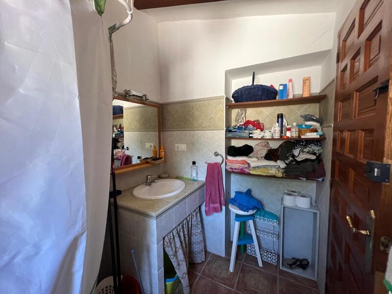 5 bedroom Townhouse for sale