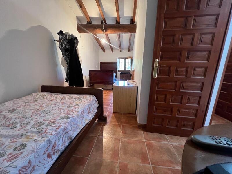 5 bedroom Townhouse for sale
