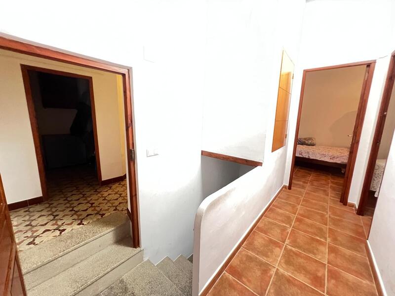 5 bedroom Townhouse for sale
