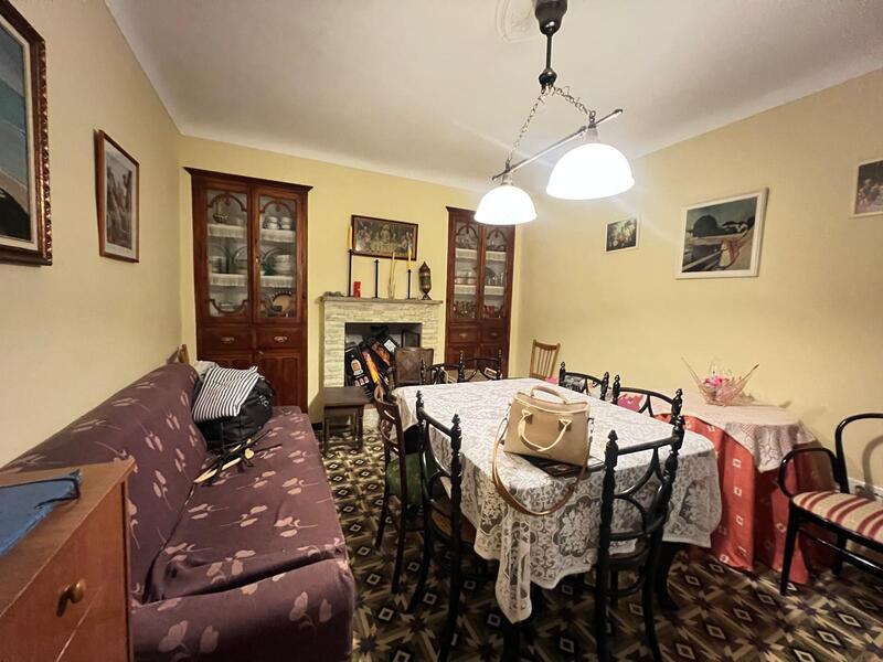 5 bedroom Townhouse for sale