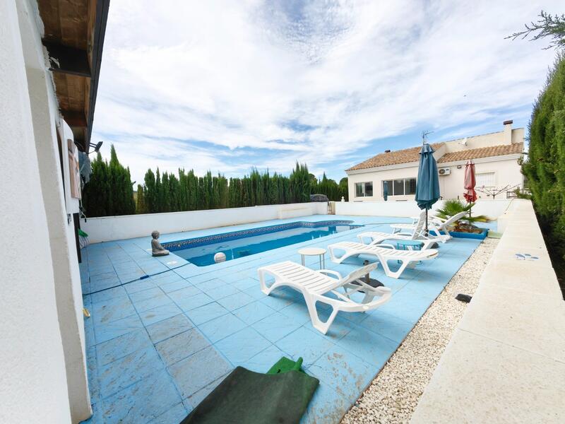 Villa for sale in Pinoso, Alicante