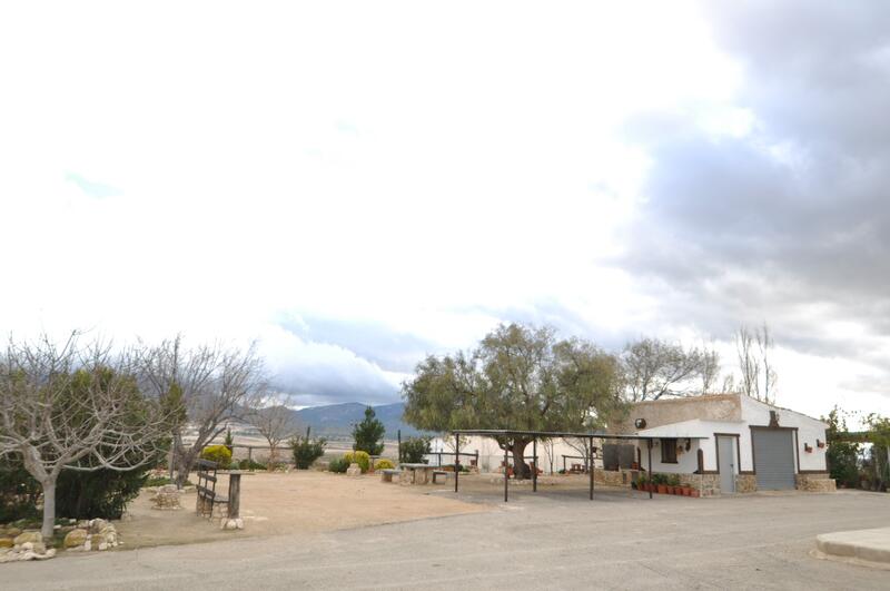 6 bedroom Country House for sale
