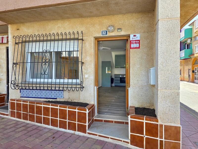 3 спальная комната городская тюрьма продается