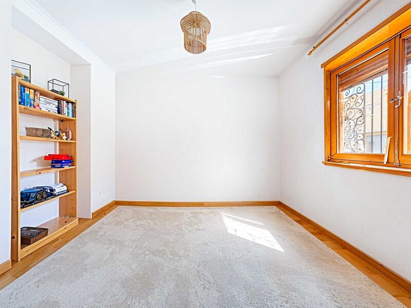4 Schlafzimmer Stadthaus zu verkaufen
