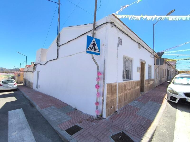 3 slaapkamer Gezinswoning Te koop