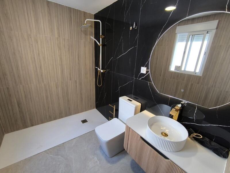 3 slaapkamer Gezinswoning Te koop