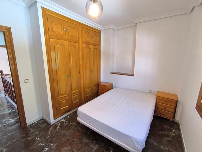 5 bedroom Townhouse for sale