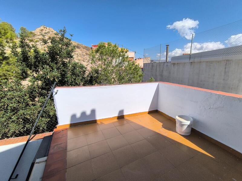 5 bedroom Townhouse for sale
