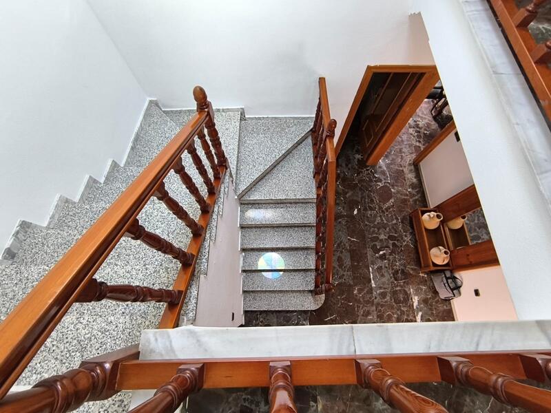 5 bedroom Townhouse for sale