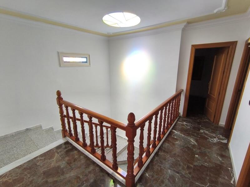 5 bedroom Townhouse for sale