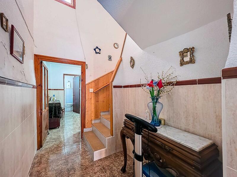 3 slaapkamer Gezinswoning Te koop