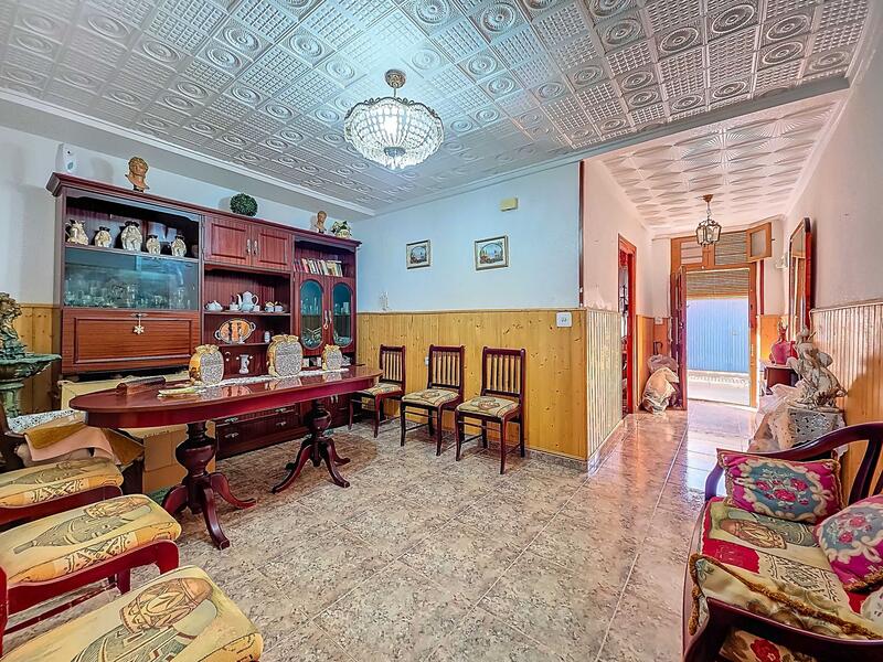 3 slaapkamer Gezinswoning Te koop