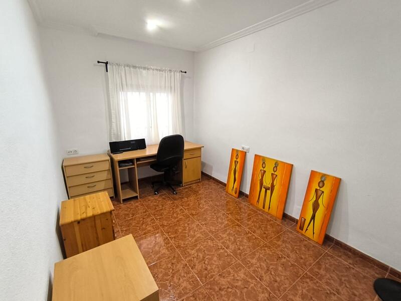 2 slaapkamer Gezinswoning Te koop