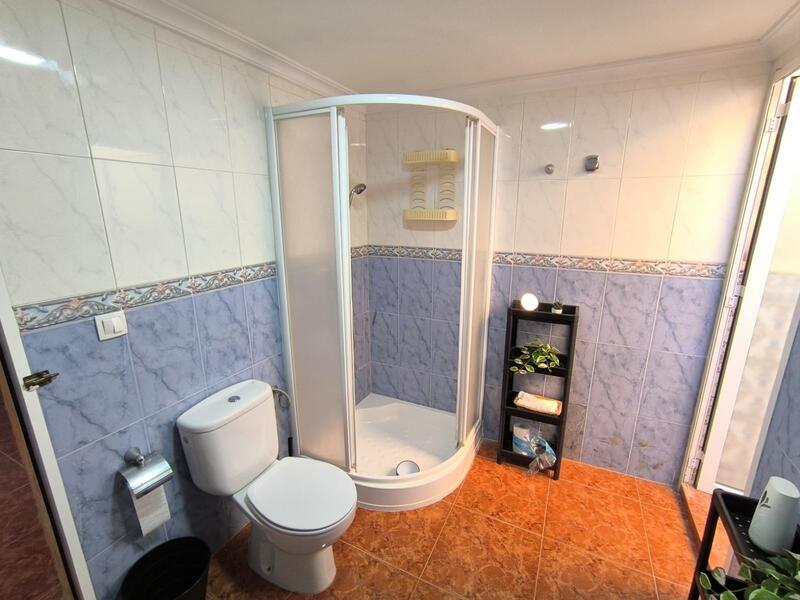 2 slaapkamer Gezinswoning Te koop