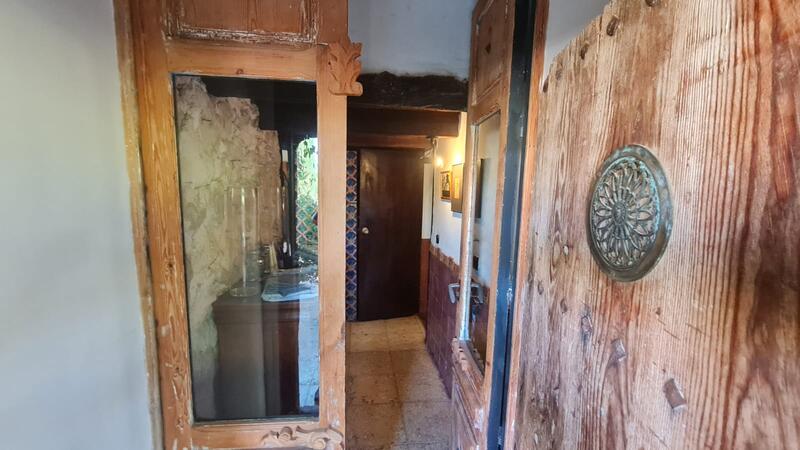 6 bedroom Villa for sale