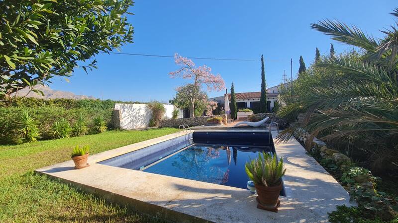 6 bedroom Villa for sale