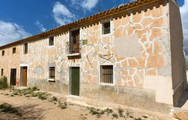 6 bedroom Country House for sale