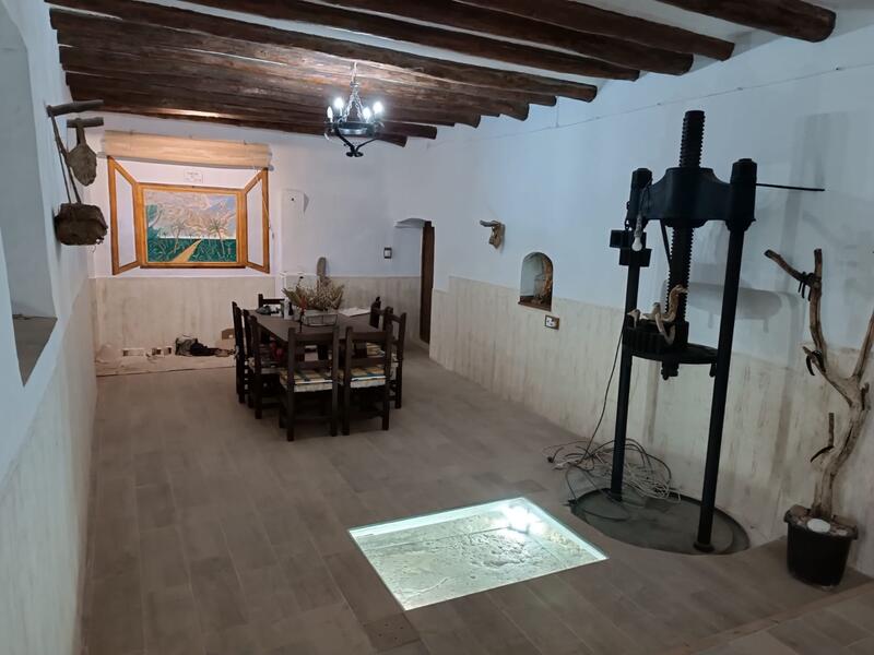 6 bedroom Country House for sale
