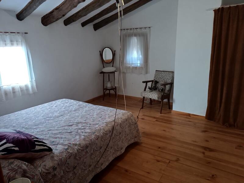 6 bedroom Country House for sale