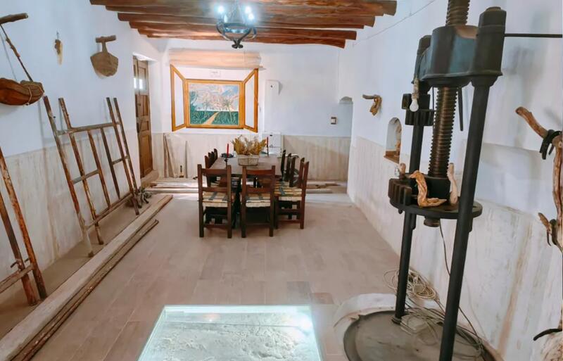 6 bedroom Country House for sale