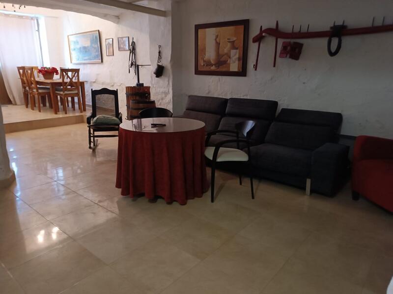 6 bedroom Country House for sale