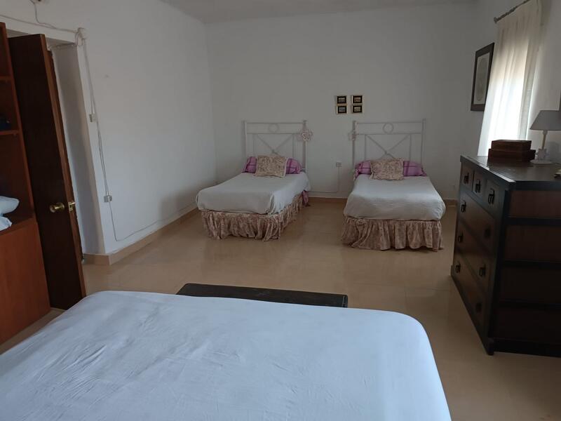 6 bedroom Country House for sale