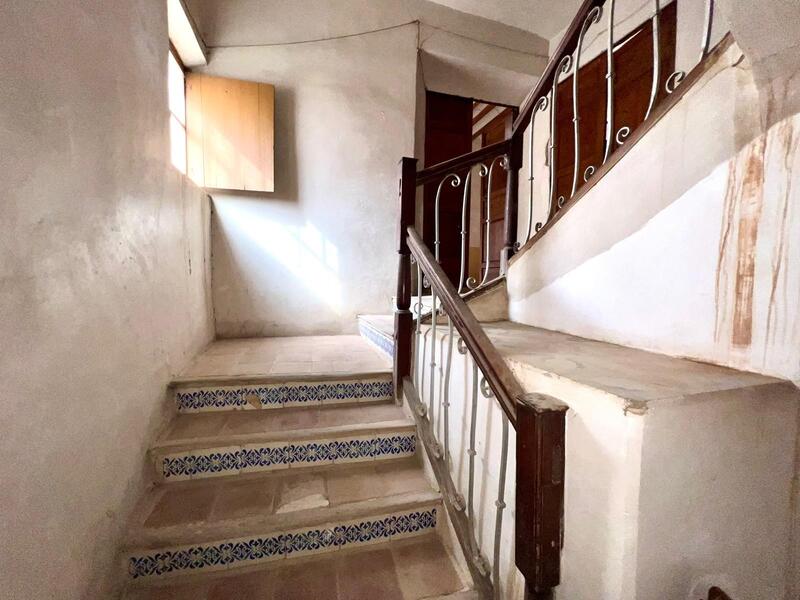 8 bedroom Townhouse for sale