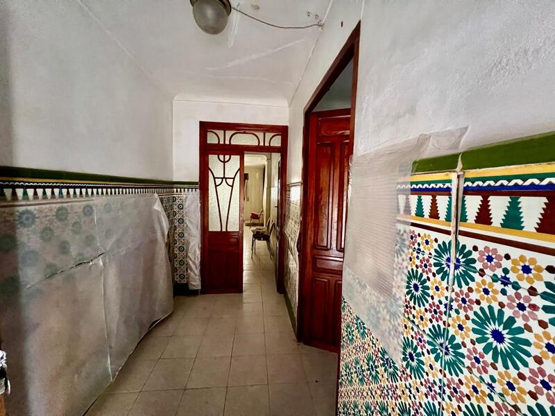 8 bedroom Townhouse for sale