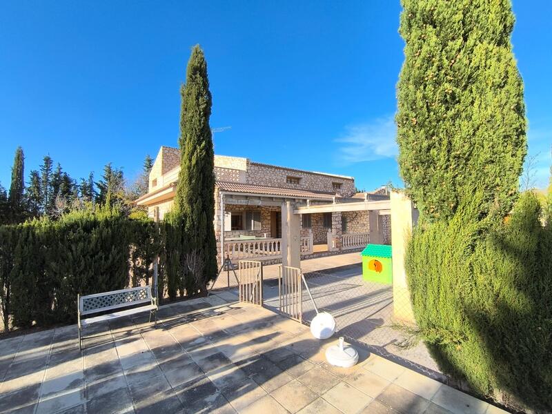 6 bedroom Villa for sale
