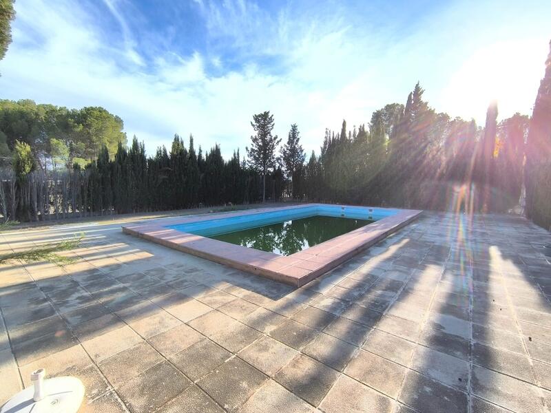 6 bedroom Villa for sale