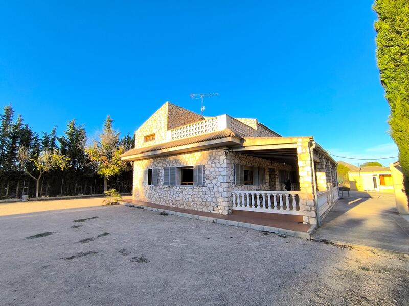 6 bedroom Villa for sale