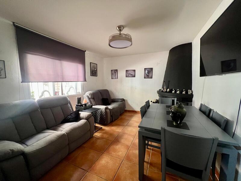 4 bedroom Townhouse for sale