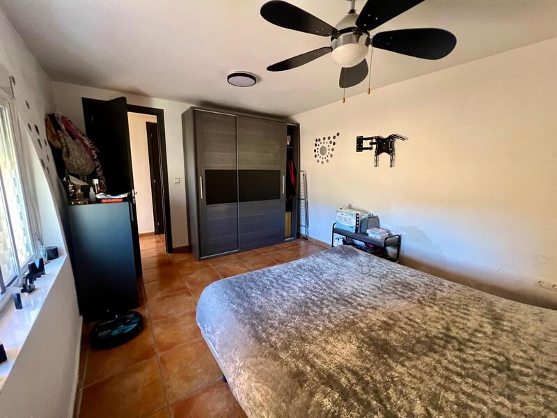 4 bedroom Townhouse for sale