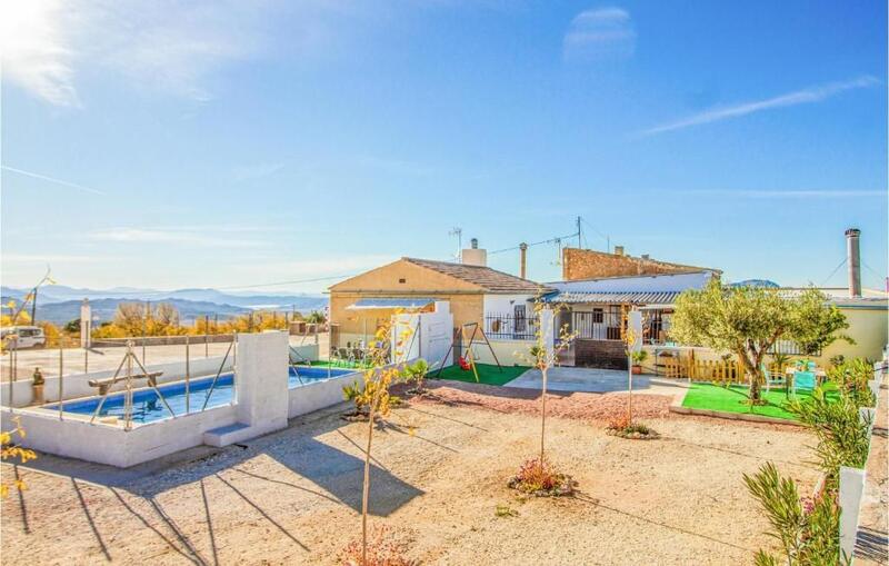 8 bedroom Villa for sale