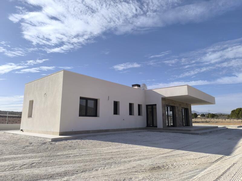 Villa for sale in Pinoso, Alicante