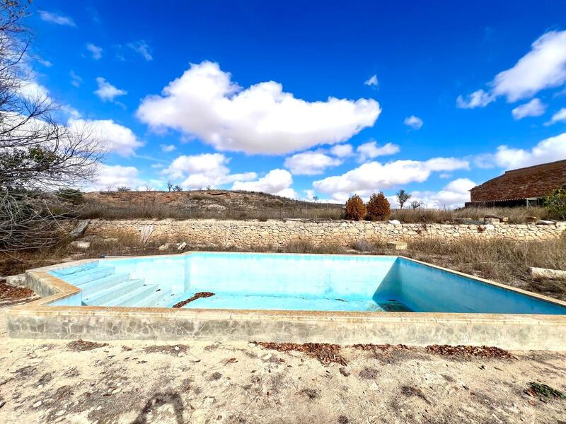 4 bedroom Country House for sale 4 bedroom Country House for sale