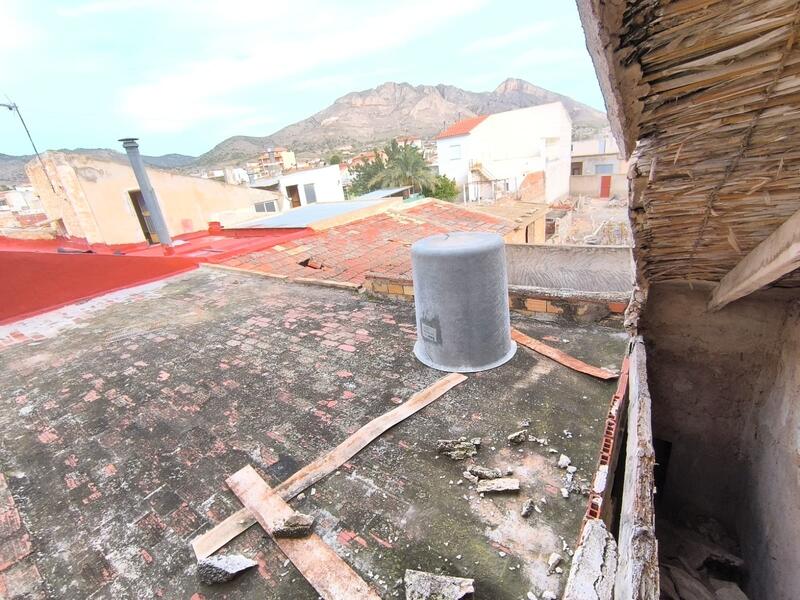 5 bedroom Townhouse for sale