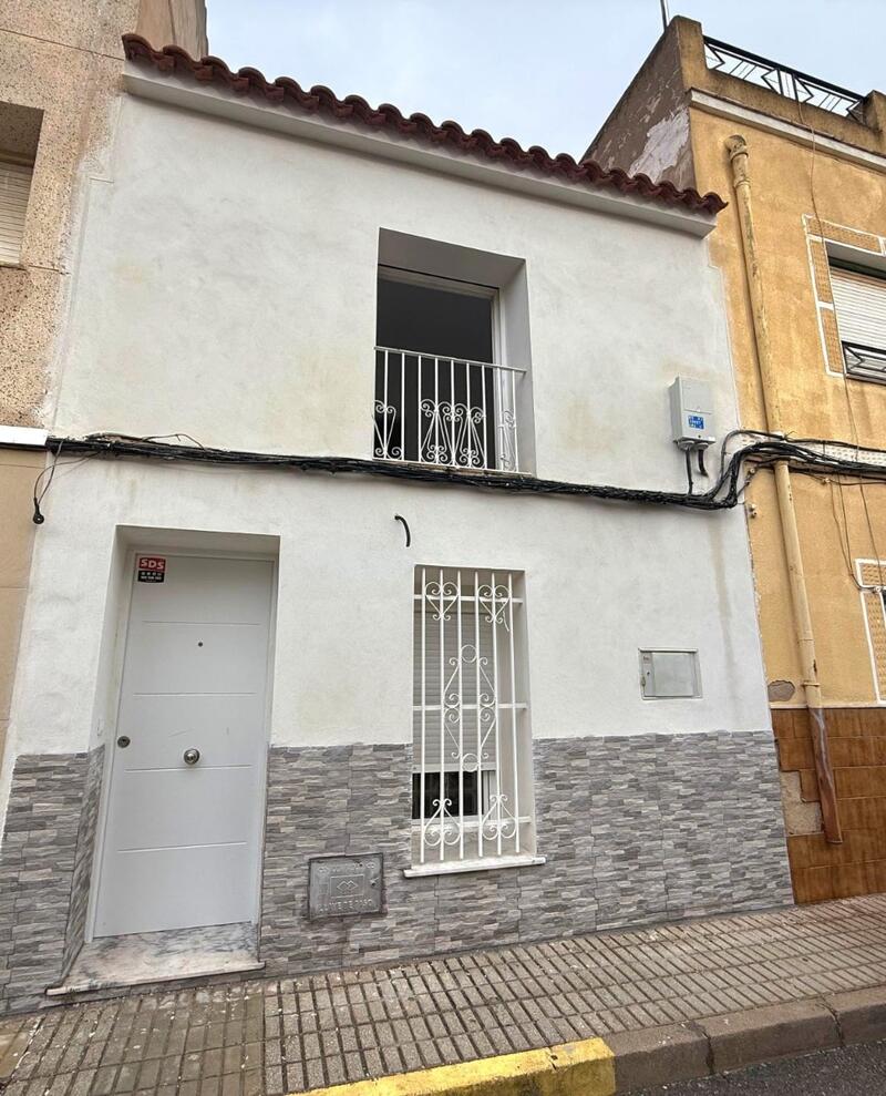 3 спальная комната городская тюрьма продается