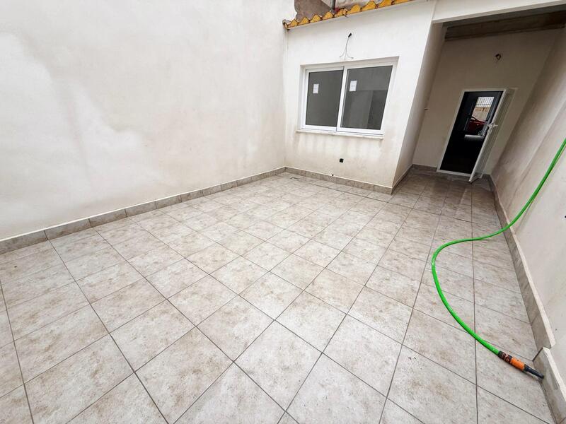 3 спальная комната городская тюрьма продается