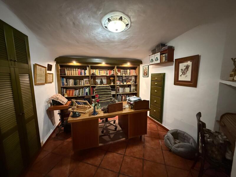 5 спальная комната Деревенский Дом продается