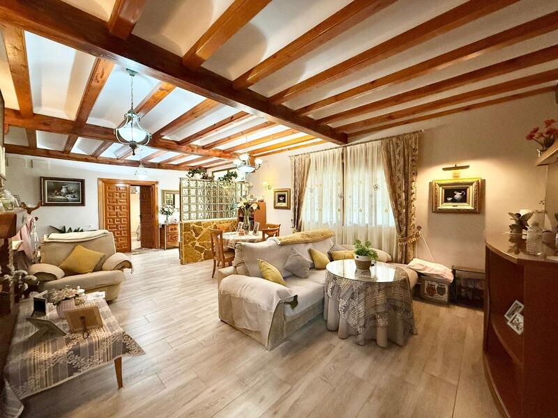 5 спальная комната Деревенский Дом продается